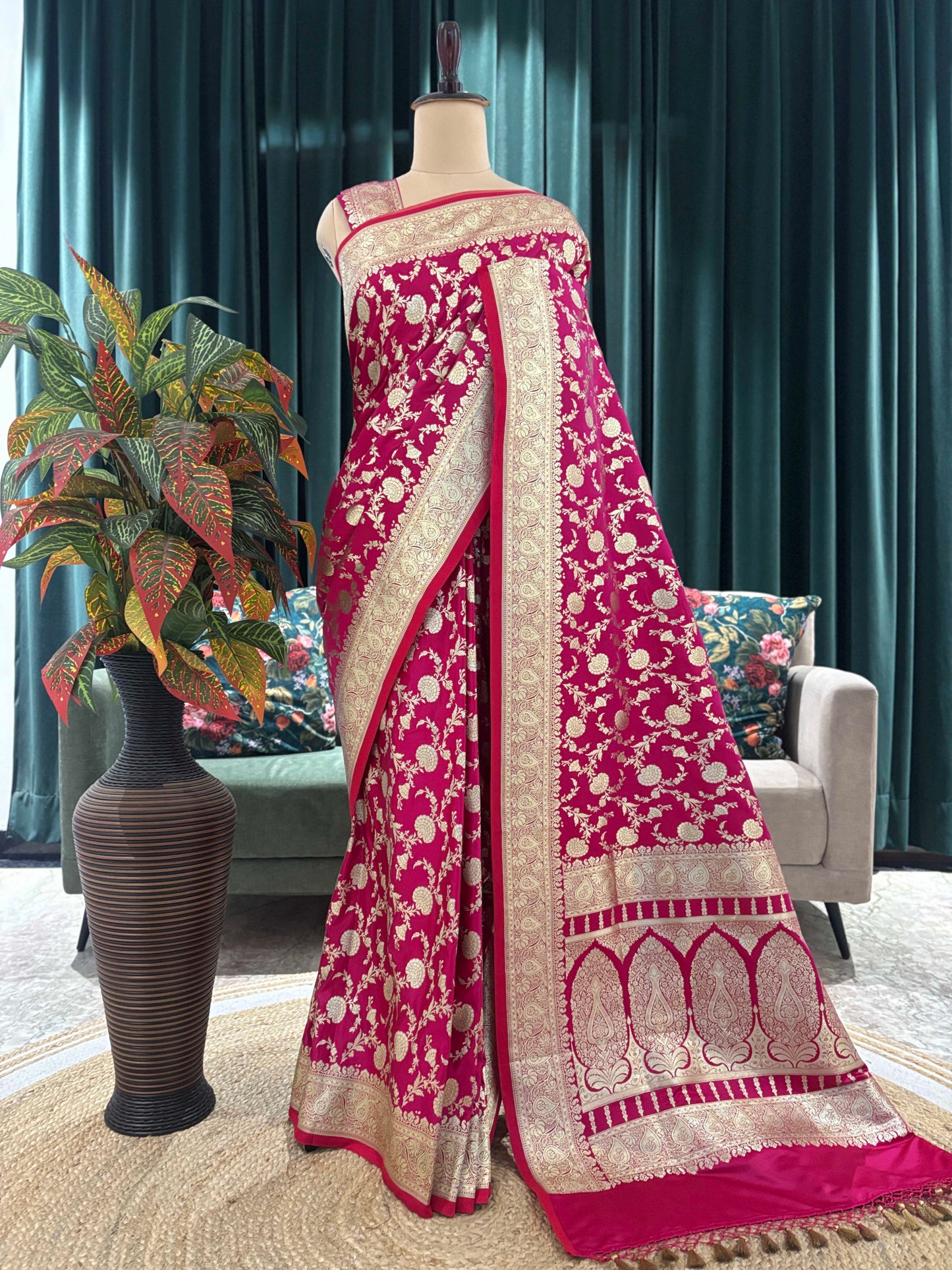 Red Elegant Silk Saree with Rich Gold Floral Motifs