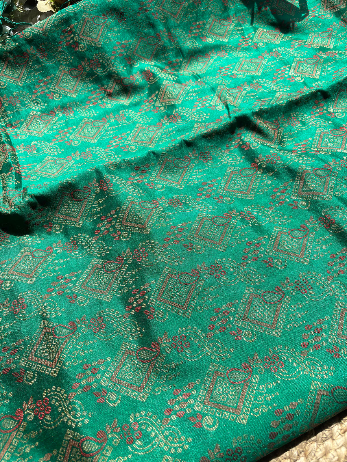 Emerald Green Banarasi Patola Silk Saree with Antique Gold Zari Weaving