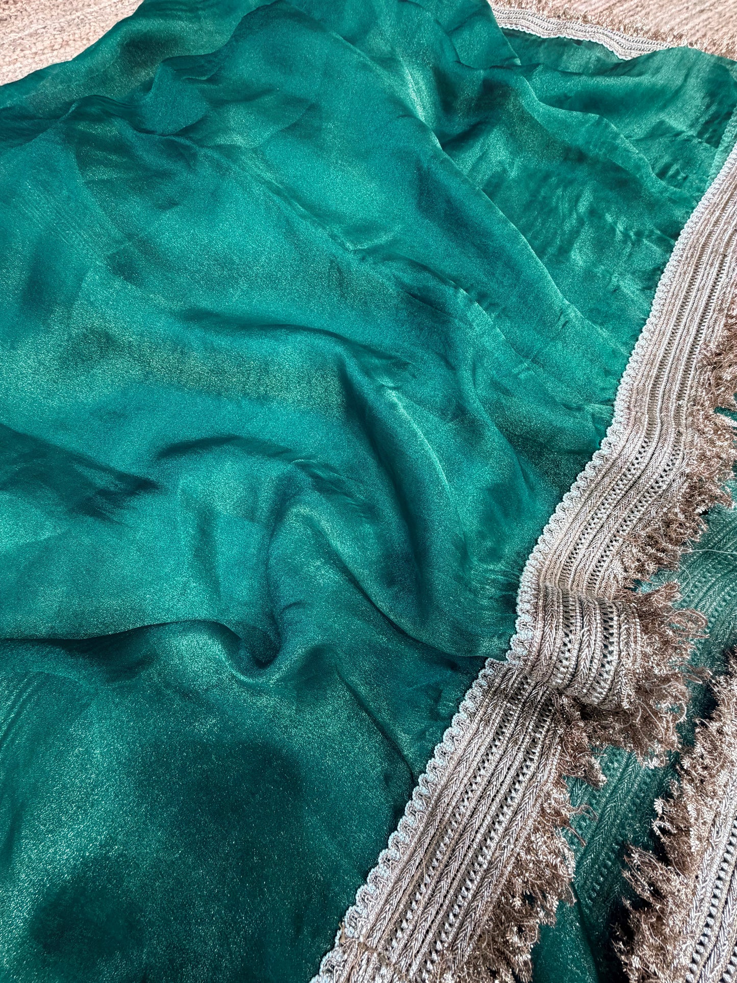 Elegant Green Banarasi Saree with Golden Zari Border | Wedding & Festive Wear
