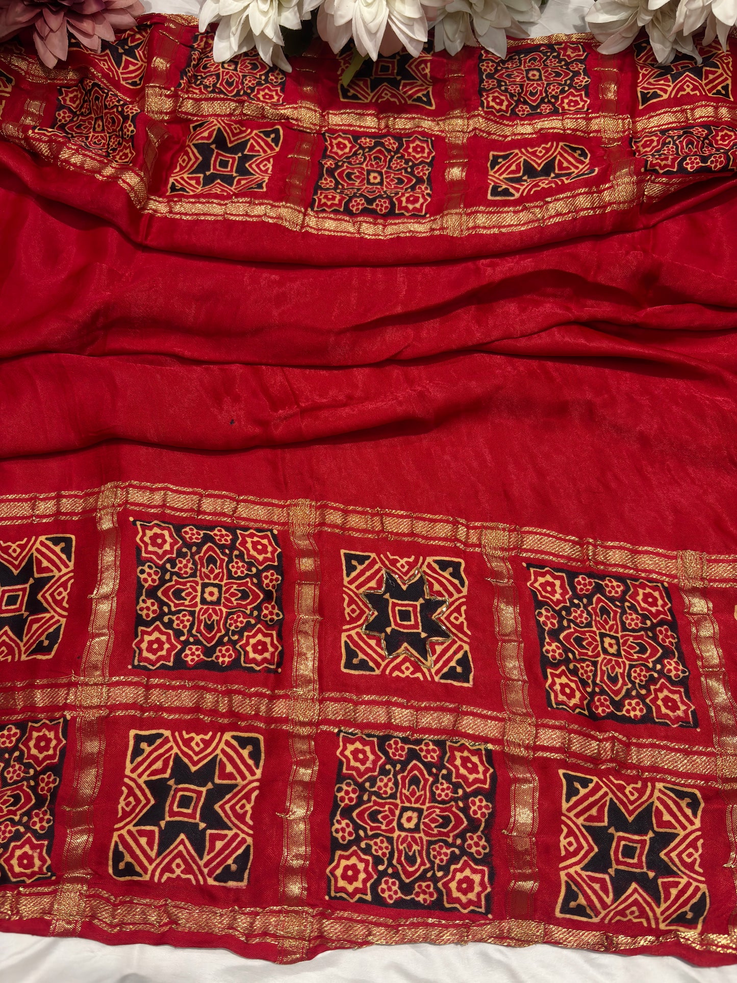 Elegant Red Bandhani Saree with Traditional Printed Border