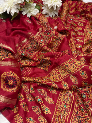 Elegant Red Saree with Traditional Motifs & Grand Border