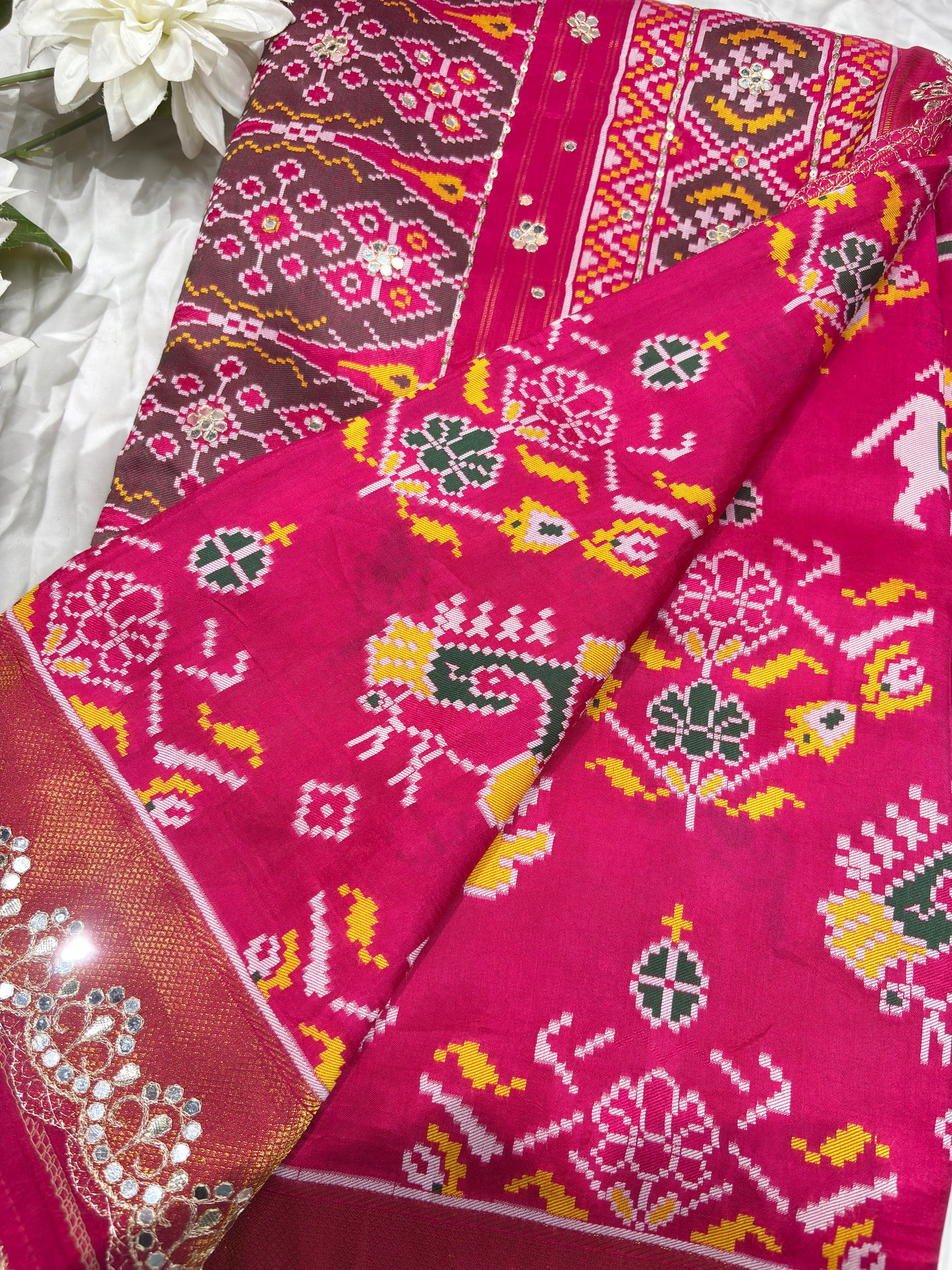 Patola Rani Colour  Saree with Geometric Floral Patterns